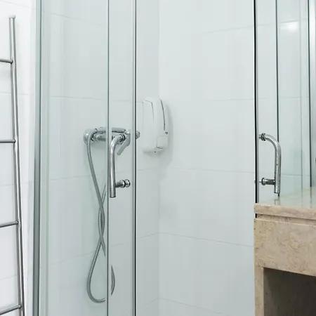 אכסניה Surfhouse פרל