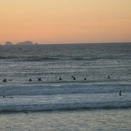 Vandrerhjem Surfhouse *