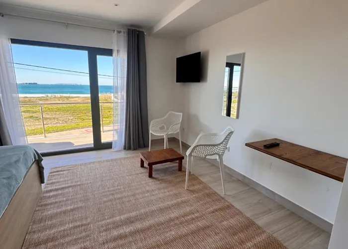 Surfhouse אכסניה